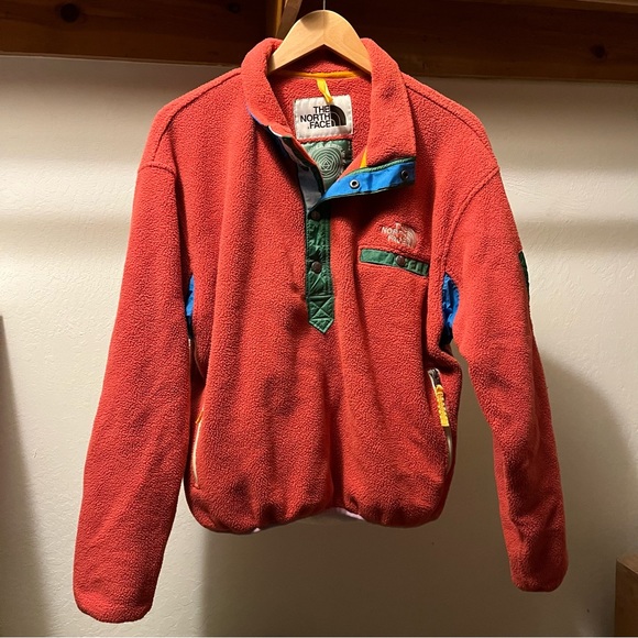 BRAIN DEAD (SEE MORE X THE NORTH FACE 89 PLACKET PULLOVER FLEECE SUNBAKED RED S - Picture 1 of 6